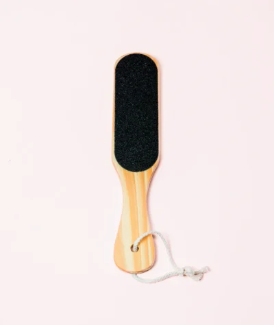 Pilă pentru călcâie din lemn - o singură față