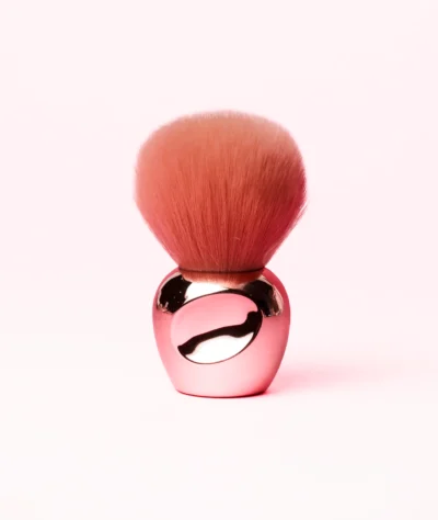 Pensulă pentru îndepărtarea prafului de unghii (roz metalizat)