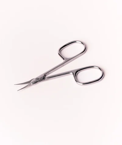 Foarfecă profesională pentru cuticule cu vârf curbat