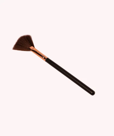 Pensulă cosmetică tip evantai cu peri sintetici